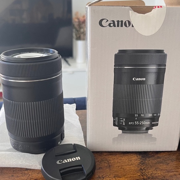 Canon T8i Camera - Picture 3 of 8